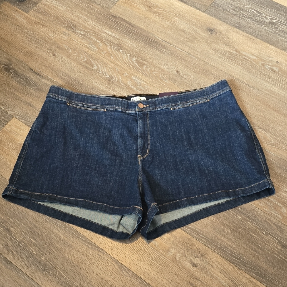 Ava & Viv Women's Size 26 High Rise Fitted Hip & Thigh Smart Shorts New w/ Tags!